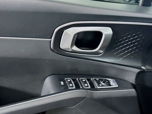 Used 2024 Kia Sorento S image 15