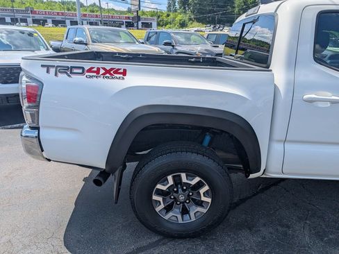 Certified 2023 Toyota Tacoma TRD Off-Road w/ Black Out Package (TMS) AWD/4WD image 8
