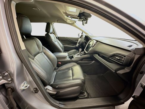 Used 2025 Subaru Outback Premium image 32