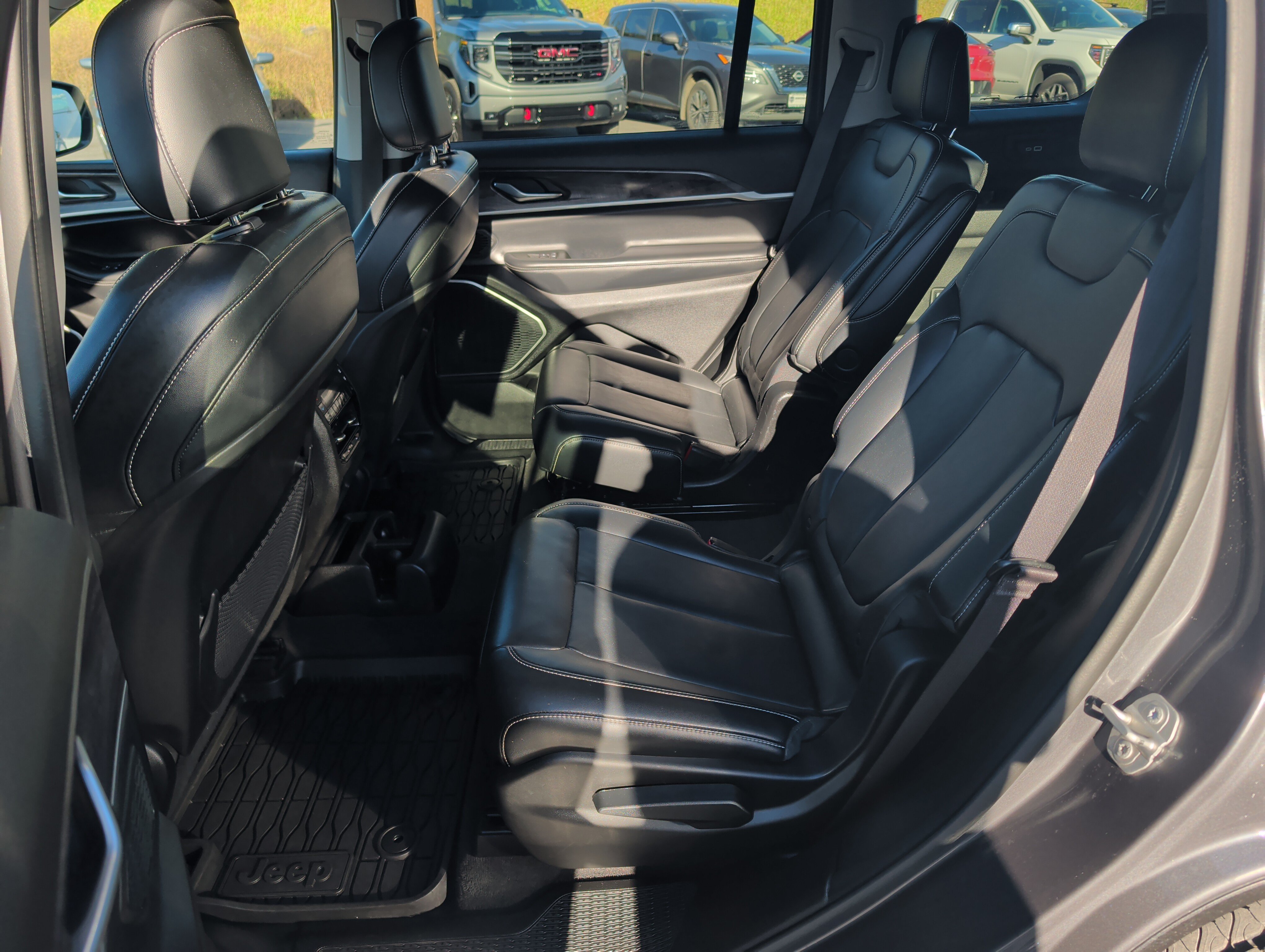 Used 2021 Jeep Grand Cherokee L Limited AWD/4WD image 13