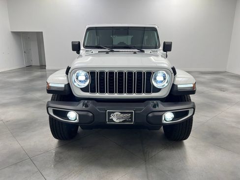 Used 2025 Jeep Wrangler Unlimited Sahara image 2