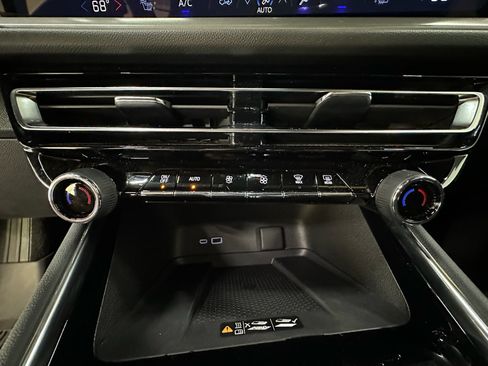 Certified 2024 Chevrolet Traverse LT w/ LPO, Floor Liner Package FWD image 31
