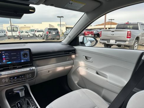 Used 2025 Hyundai Kona SEL image 35