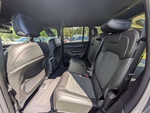 New 2025 Jeep Grand Cherokee Altitude image 12