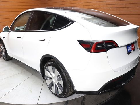 Used 2023 Tesla Model Y Long Range image 9