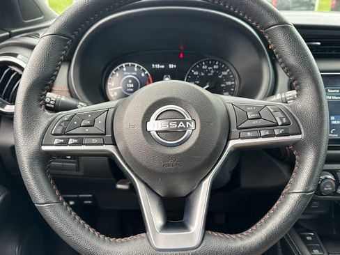 Used 2023 Nissan Kicks SR w/ SR Premium Package FWD image 41