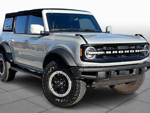 Used 2022 Ford Bronco Outer Banks w/ Sasquatch Package image 2