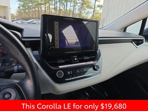 Used 2025 Toyota Corolla LE image 25