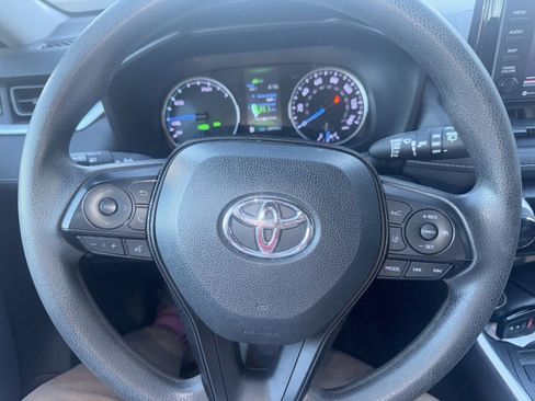 Used 2020 Toyota RAV4 XLE image 12