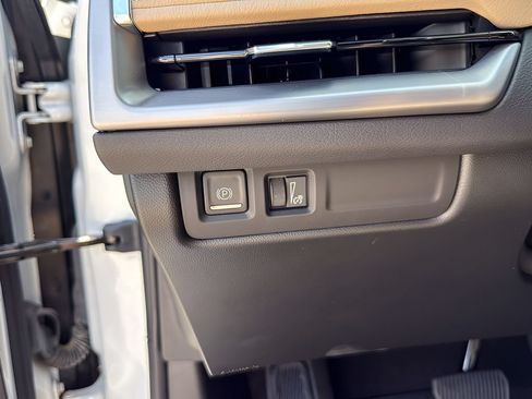 Used 2024 Cadillac XT4 Luxury w/ LPO, Floor Liner Package FWD image 23