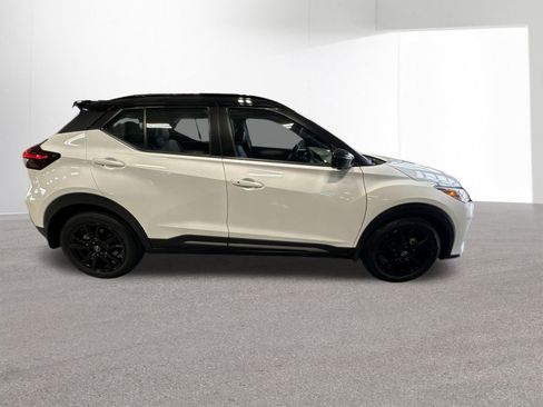 Used 2023 Nissan Kicks SR w/ SR Premium Package FWD image 40