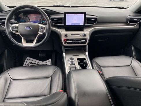 Used 2023 Ford Explorer XLT image 5