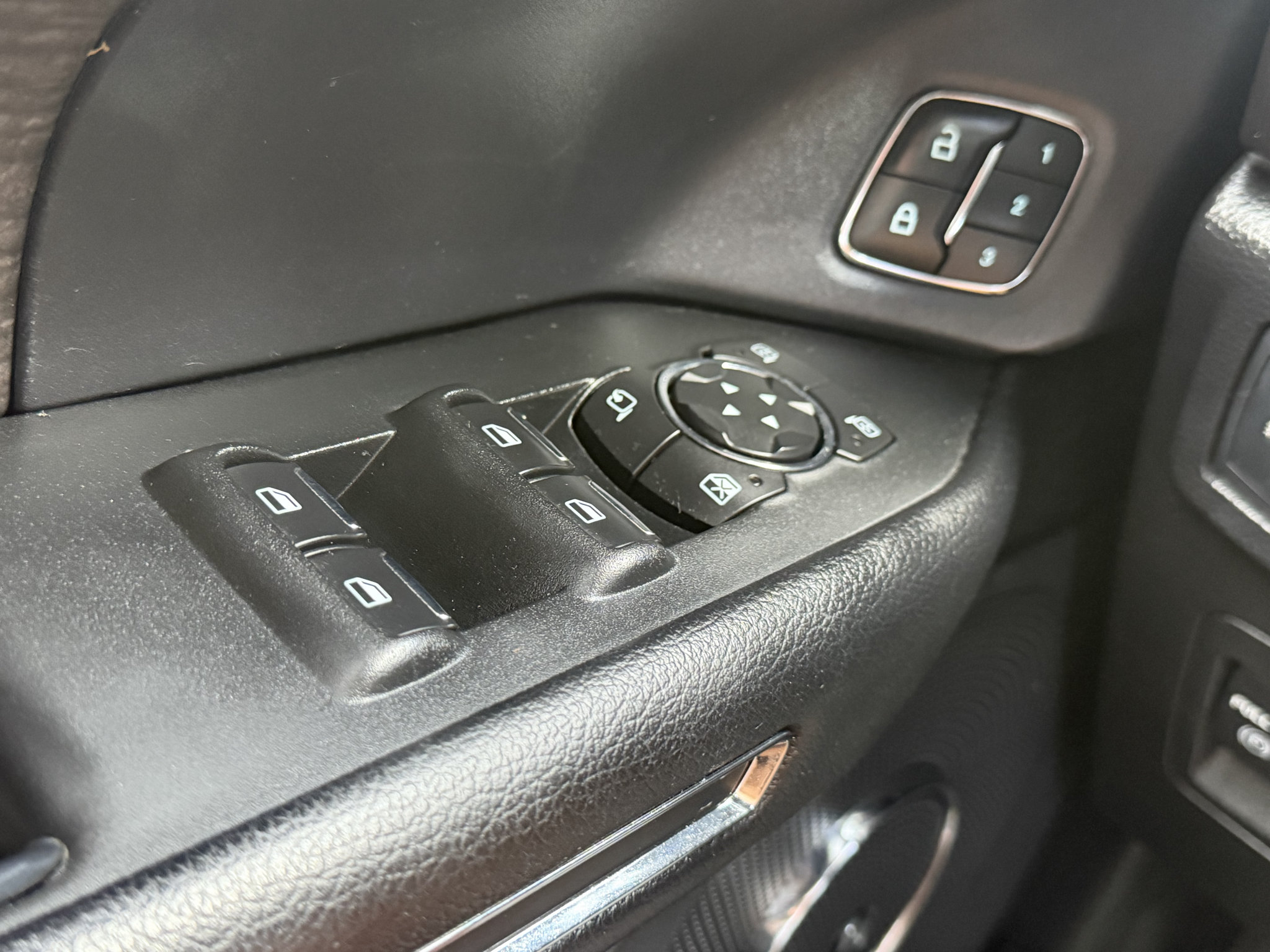 Used 2019 Ford Expedition Limited w/ Equipment Group 302A AWD/4WD image 24