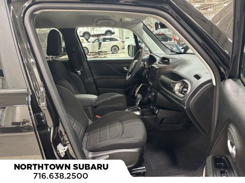 Used 2022 Jeep Renegade Latitude image 3