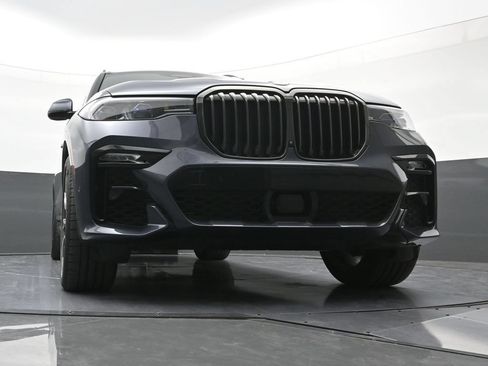 Used 2022 BMW X7 M50i AWD/4WD image 25