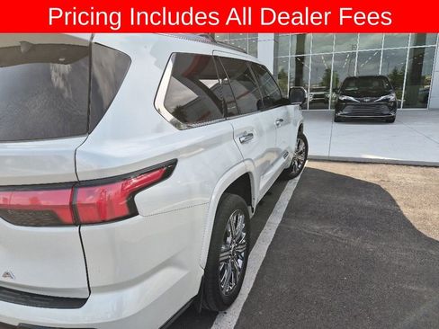 Used 2023 Toyota Sequoia Capstone AWD/4WD image 20