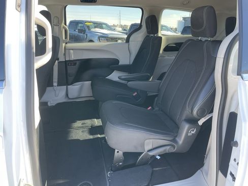 Used 2024 Chrysler Voyager LX image 8