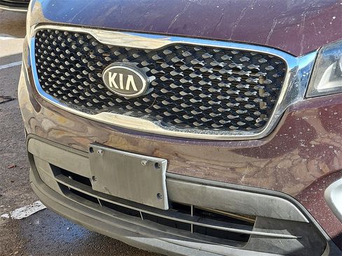 Used 2018 Kia Sorento LX image 4