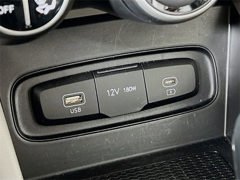 Used 2024 Hyundai Venue SEL image 20