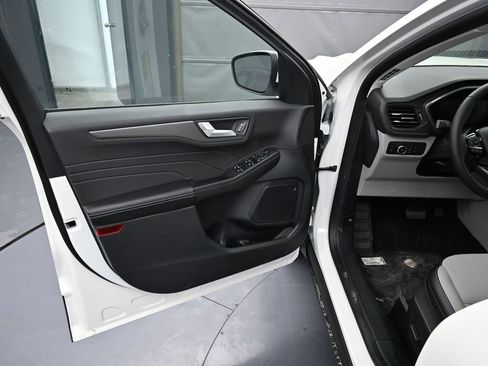 New 2025 Ford Escape SE image 13