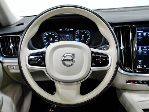 Used 2020 Volvo V60 T5 Momentum image 17