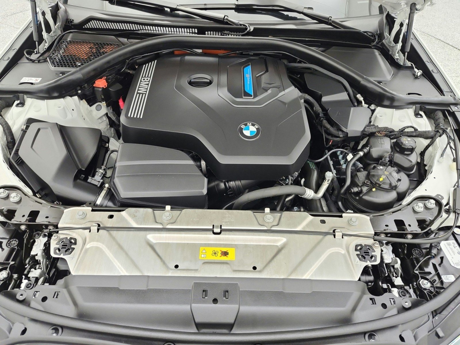 Used 2024 BMW 330e w/ Premium Package RWD image 17