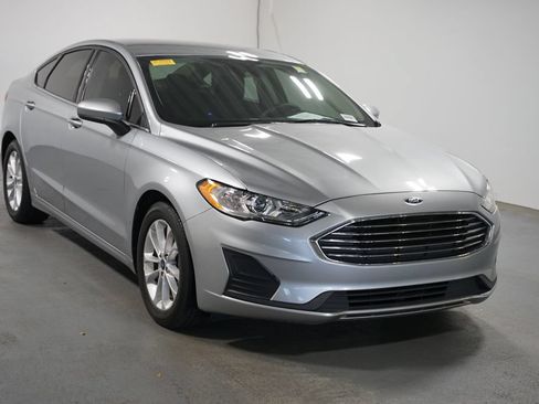 Used 2020 Ford Fusion SE FWD image 3