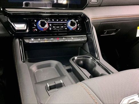New 2026 GMC Sierra 2500 AT4 w/ AT4 Premium Plus Package AWD/4WD image 7