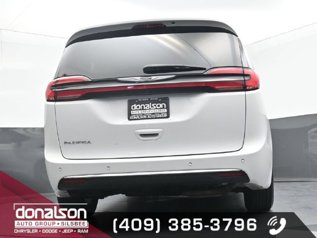 Used 2025 Chrysler Pacifica Select FWD image 18