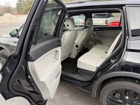 Used 2022 Volkswagen Tiguan SE R-Line image 14