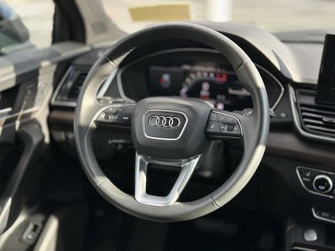 Certified 2025 Audi Q5 2.0T Premium Plus image 12