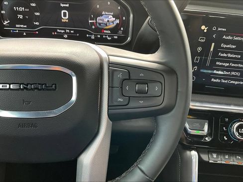 Used 2025 GMC Sierra 2500 Denali w/ Technology Package AWD/4WD image 13
