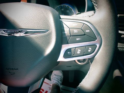 New 2026 Chrysler Pacifica Select image 11