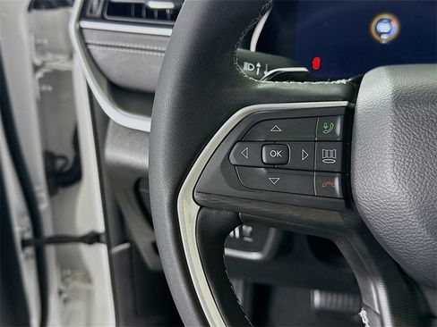 Used 2023 Jeep Grand Cherokee Altitude image 20