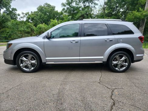 Used 2017 Dodge Journey Crossroad FWD image 4