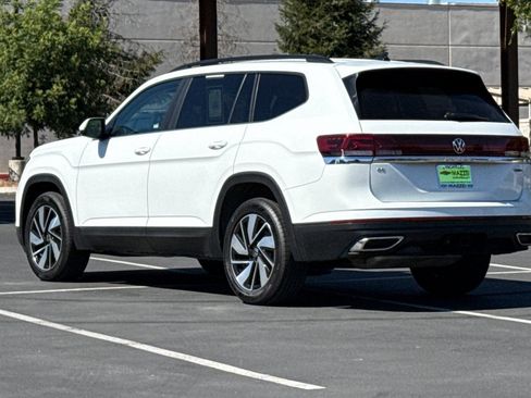Used 2024 Volkswagen Atlas SE AWD/4WD image 3