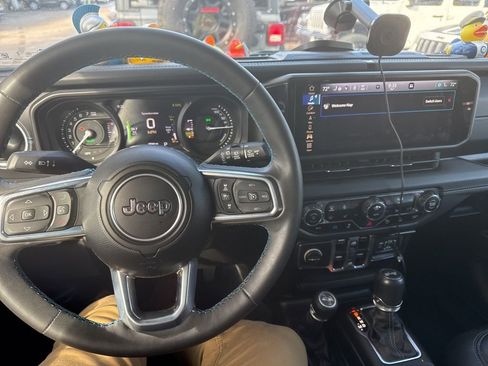 Used 2024 Jeep Wrangler High Altitude image 11