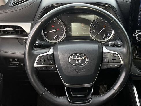 Used 2022 Toyota Highlander Platinum image 13