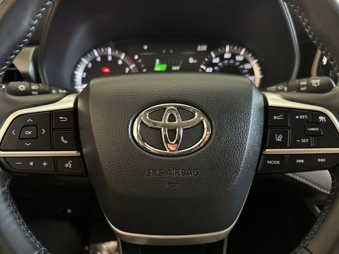 Used 2024 Toyota Highlander LE image 25