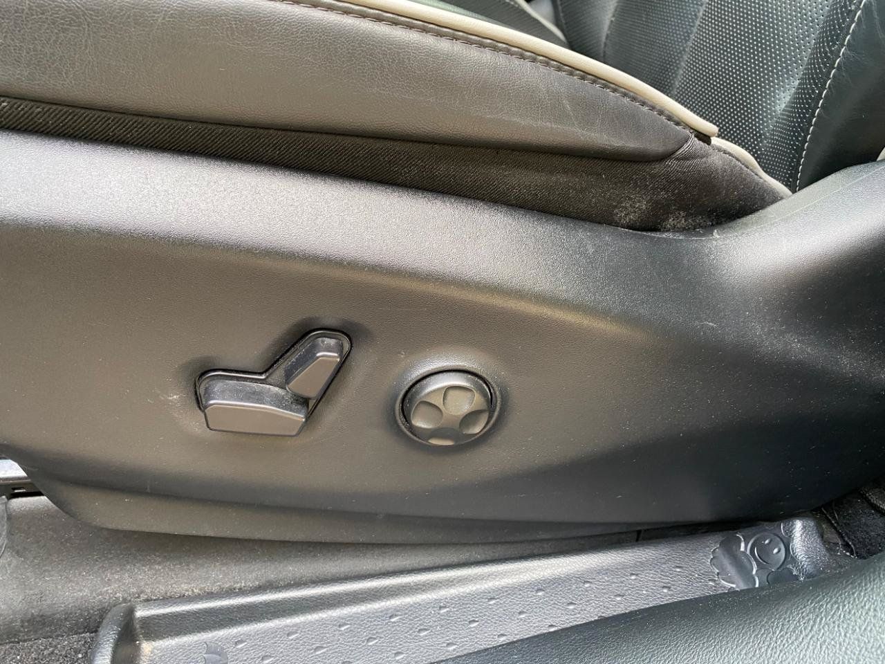 Used 2025 Chrysler Pacifica Limited FWD image 29