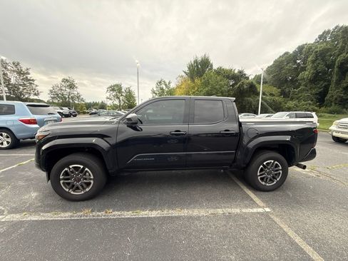 Used 2025 Toyota Tacoma TRD Sport AWD/4WD image 6