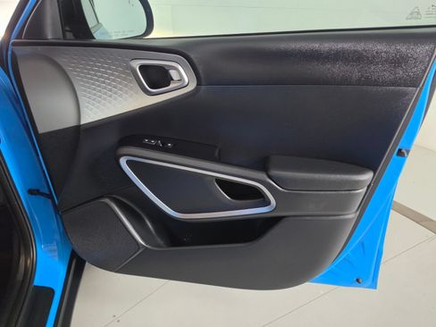 Used 2025 Kia Soul S FWD image 19