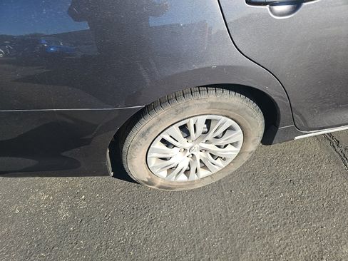 Used 2014 Toyota Camry LE image 13