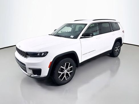 Used 2024 Jeep Grand Cherokee L Limited image 3