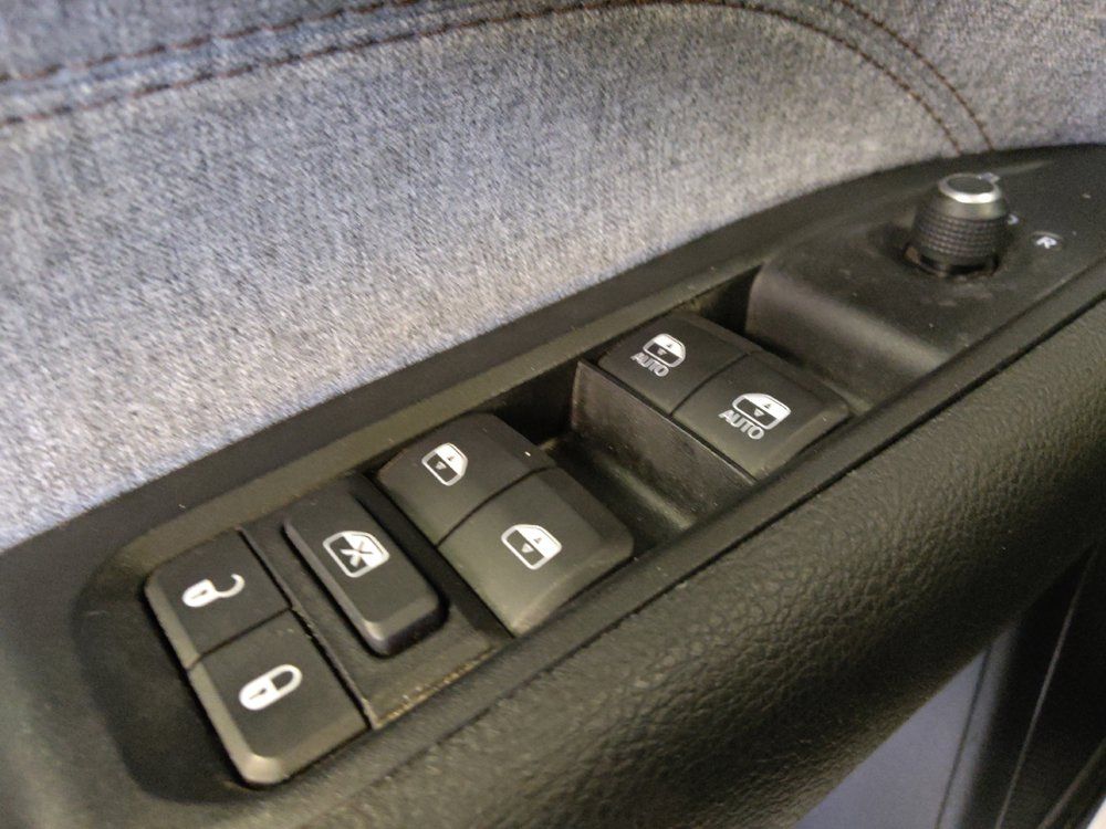 Used 2022 Jeep Compass Latitude w/ Sun and Sound Group AWD/4WD image 27