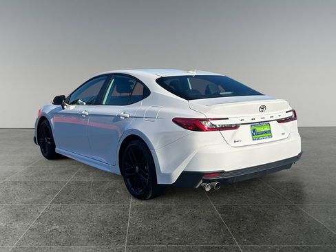 Used 2025 Toyota Camry SE image 5