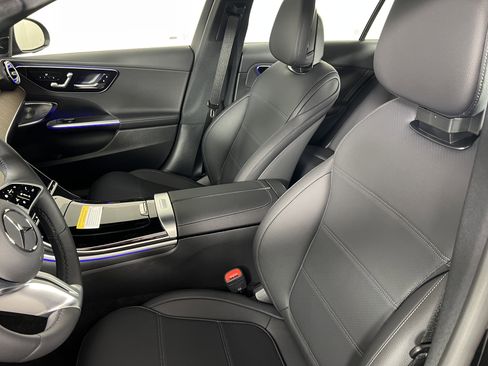 New 2025 Mercedes-Benz C 300 4MATIC Sedan image 4