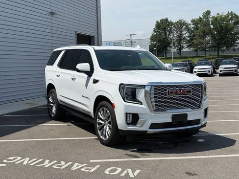 Used 2021 GMC Yukon Denali w/ Denali Premium Package AWD/4WD image 6