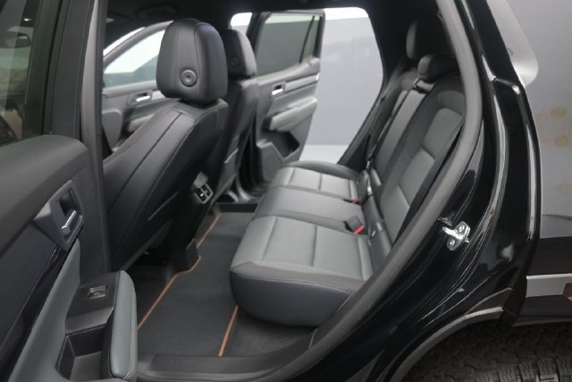New 2026 GMC Terrain AT4 w/ LPO, Black Badging Package AWD/4WD image 13