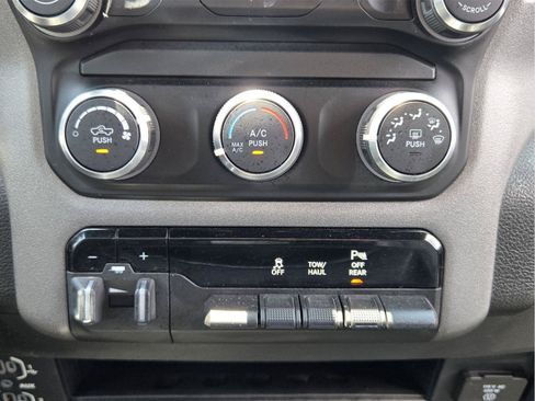 Used 2022 RAM 2500 Tradesman w/ Chrome Appearance Group RWD image 14